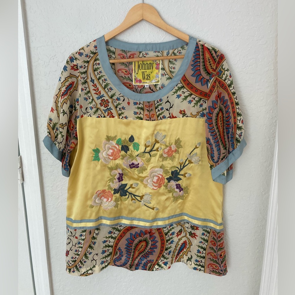 JOHNNY WAS | Short Sleeve Blouse with Floral Embroidery